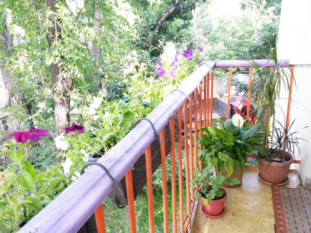 "В Центре Города" Квартира - "Downtown" Apartment アルマトイ エクステリア 写真
